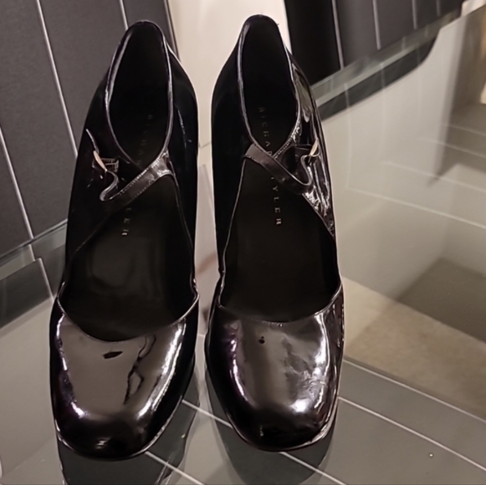 Richard Tyler New Vintage  Couture Black Patent Leather Heels